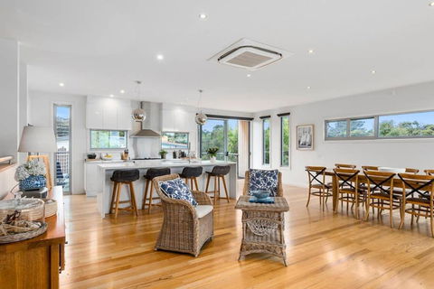 Aires Coastal Beach House Luxury With Ocean Views - Accommodation Port Macquarie 1