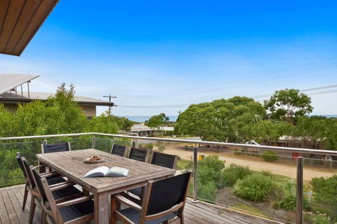 Aires Coastal Beach House Luxury With Ocean Views - Accommodation Port Macquarie 3