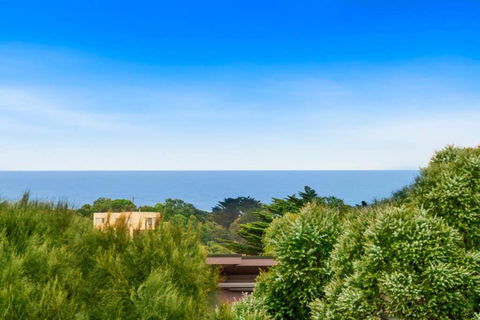 Aires Coastal Beach House Luxury With Ocean Views - Accommodation Port Macquarie 2