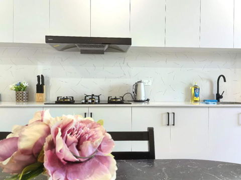 Aircon And Private Bathroom Walk To Train Station With Free Wifi Kitchen And Laundry - Accommodation Port Macquarie 4
