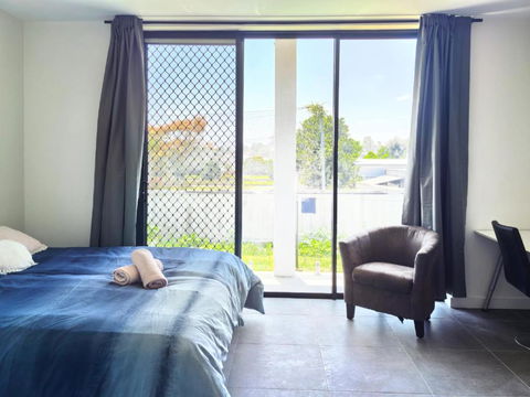 Aircon And Private Bathroom Walk To Train Station With Free Wifi Kitchen And Laundry - Accommodation Port Macquarie 1