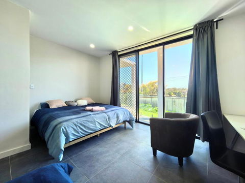 Aircon And Private Bathroom Walk To Train Station With Free Wifi Kitchen And Laundry - Accommodation Port Macquarie 0