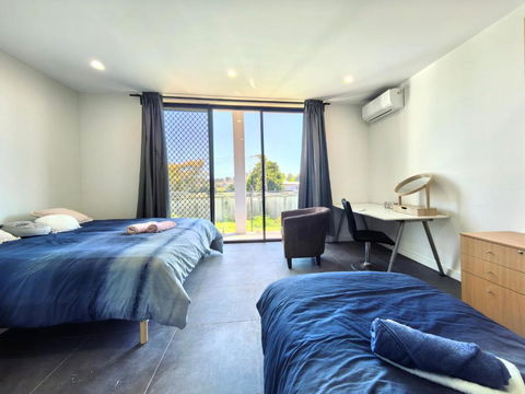 Aircon And Private Bathroom Walk To Train Station With Free Wifi Kitchen And Laundry - Accommodation Port Macquarie 3