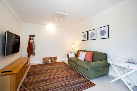 Alkira - Pet Friendly - 4 Mins Walk To Beach - Accommodation Port Macquarie 4