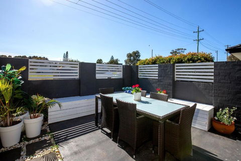 Alkira - Pet Friendly - 4 Mins Walk To Beach - Accommodation Port Macquarie 2