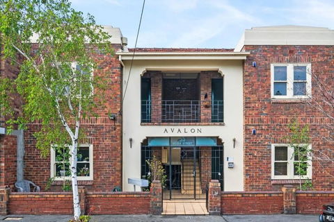 Awesome Albert Park Art Deco Gem 2 Bedroom Bevan 2 - Accommodation Port Macquarie 0
