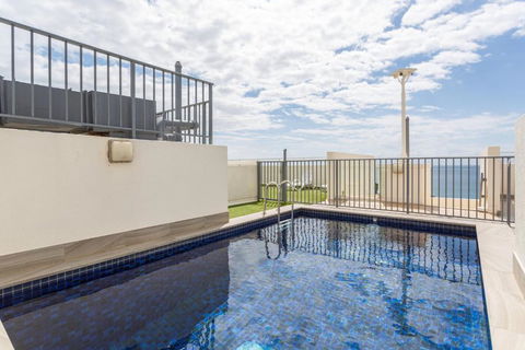 Apartment With Pool Access A Minute To The Beach - Accommodation Port Macquarie 4