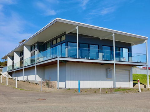Apt01-The SS Karatta - Accommodation Port Macquarie 1