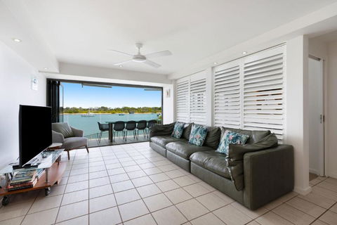 Aqua Linea 3 Noosa Parade 82 - Accommodation Port Macquarie 0