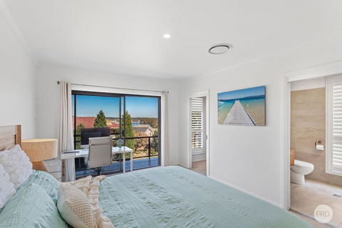 Aquablue Holiday Home - Hot Spa & Pool - 2m Walk To Beaches - Accommodation Port Macquarie 2