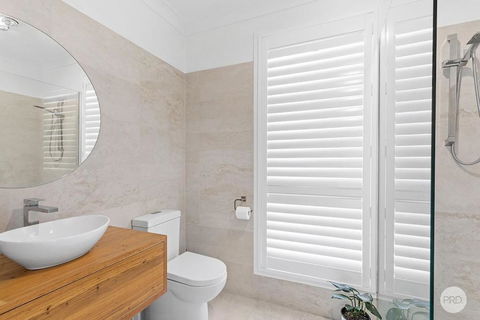 Aquablue Holiday Home - Hot Spa & Pool - 2m Walk To Beaches - Accommodation Port Macquarie 4