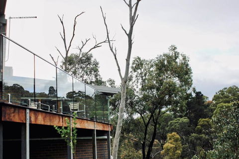 Architectural Crisp & Convenient Location - Accommodation Port Macquarie 0