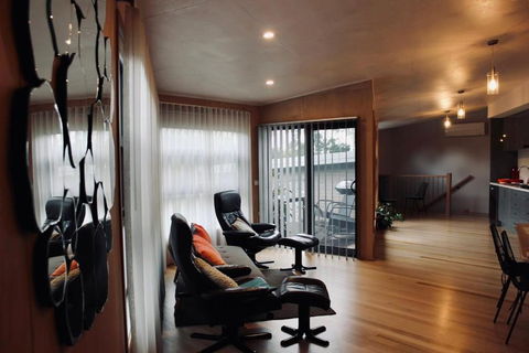 Architectural Crisp & Convenient Location - Accommodation Port Macquarie 2