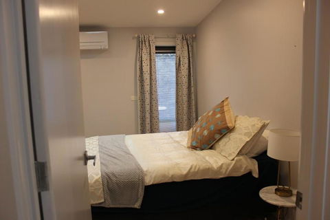 Architectural Crisp & Convenient Location - Accommodation Port Macquarie 4