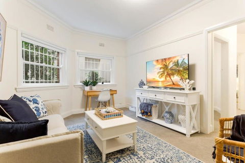 Art Deco Apartment Meters Away From The Beach - Accommodation Port Macquarie 0