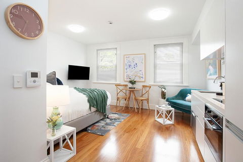Art Deco Designer Studio In Lewisham - Accommodation Port Macquarie 1