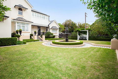 Art Deco Designer Studio In Lewisham - Accommodation Port Macquarie 4