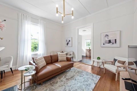 Art Deco W Modern Twist 1Bed 1Bath 1Car New Farm - Accommodation Port Macquarie 0