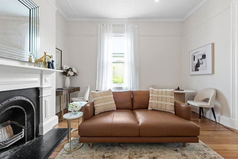 Art Deco W Modern Twist 1Bed 1Bath 1Car New Farm - Accommodation Port Macquarie 4