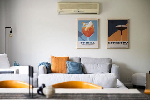 Artful Abode - Duntryleague, Vibrant Decor - Accommodation Port Macquarie 3