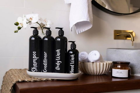 Artful Abode - Duntryleague, Vibrant Decor - Accommodation Port Macquarie 4