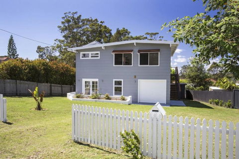 Arthurs Mollymook - Accommodation Port Macquarie 0