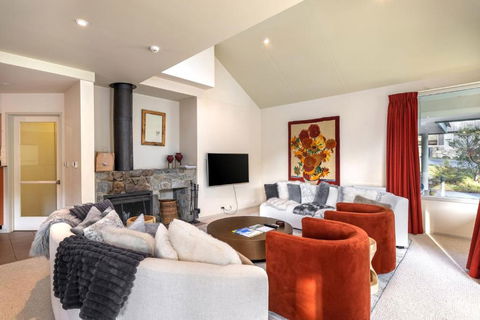 Aspect 5 Chalet A Stones Throw From All Thredbo Has To Offer - Accommodation Port Macquarie 0