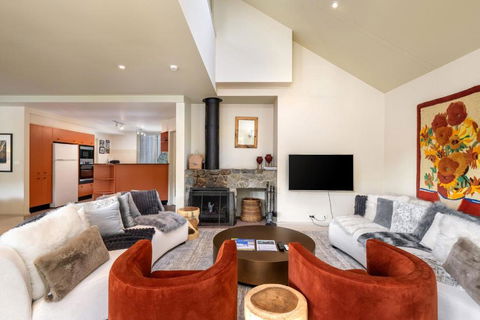 Aspect 5 Chalet A Stones Throw From All Thredbo Has To Offer - Accommodation Port Macquarie 1