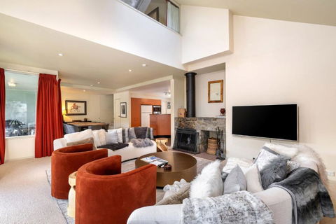 Aspect 5 Chalet A Stones Throw From All Thredbo Has To Offer - Accommodation Port Macquarie 3