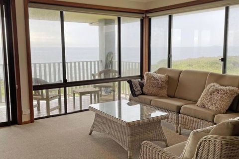 Augusta Beachfront - Watch The Whales Go By - Accommodation Port Macquarie 4