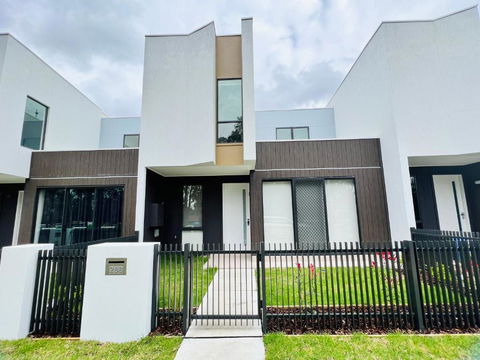 Austral Newly Built Modern 3 Br Home - Accommodation Port Macquarie 0