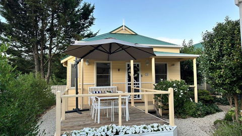 Autumn Beauty - Alpine Cottage 5 - Accommodation Port Macquarie 0