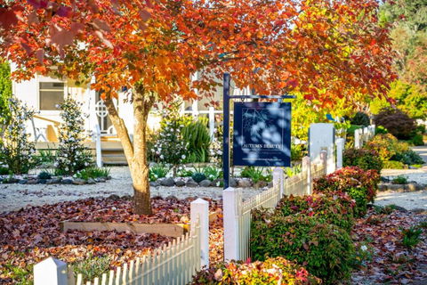 Autumn Beauty - Garden Cottage 4 - Accommodation Port Macquarie 1