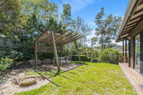 Avoca Beach Living - Accommodation Port Macquarie 2