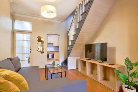 Awesome 2 Bedroom House Surry Hills - Accommodation Port Macquarie 1