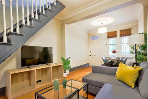 Awesome 2 Bedroom House Surry Hills - Accommodation Port Macquarie 0