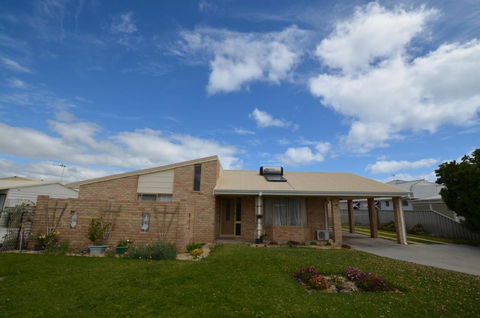 Ayres Rocks - Accommodation Port Macquarie 0