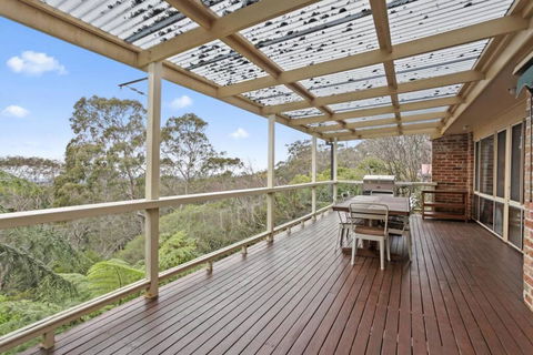 Azimuth - Spacious Family Retreat With City Views - Accommodation Port Macquarie 3