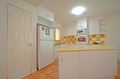 At Beach Court Holiday Villas - Accommodation Port Macquarie 4