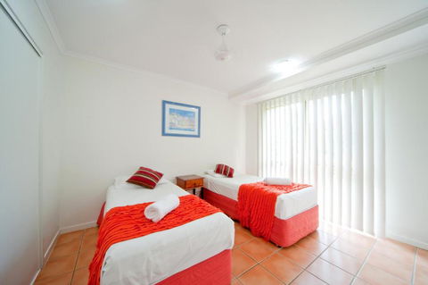 At Beach Court Holiday Villas - Accommodation Port Macquarie 3