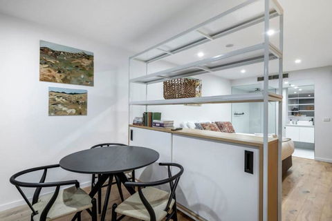 Architectural Delight On Lonsdale - Accommodation Port Macquarie 3