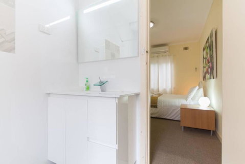 B5 Crawley Apartment 1 BRM & Sleepout Near UWA - Accommodation Port Macquarie 2