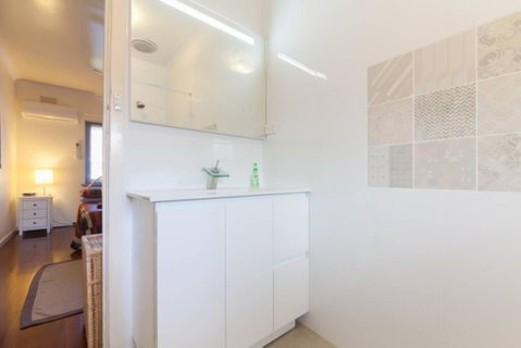 B7 Crawley Apartment 1 BRM & Sleepout Near UWA - Accommodation Port Macquarie 0