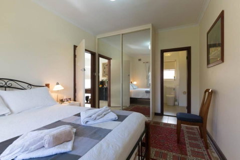 B9 Crawley Apartment 1 BRM & Sleepout Near UWA - Accommodation Port Macquarie 0