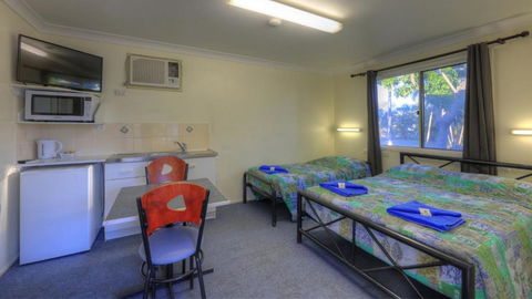 Barcaldine Caravan Park - Accommodation Port Macquarie 4
