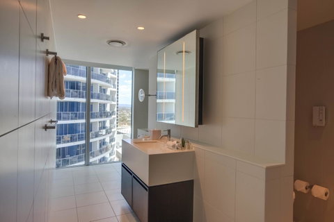 Hilton Surfers Paradise Hotel & Residences - Accommodation Port Macquarie 3