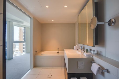 Hilton Surfers Paradise Hotel & Residences - Accommodation Port Macquarie 4