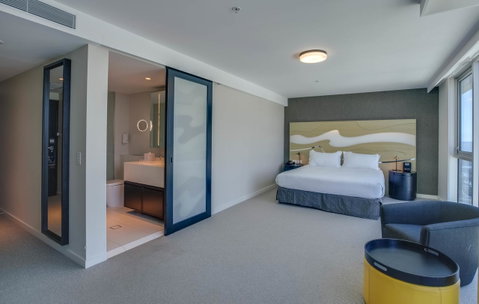 Hilton Surfers Paradise Hotel & Residences - Accommodation Port Macquarie 10