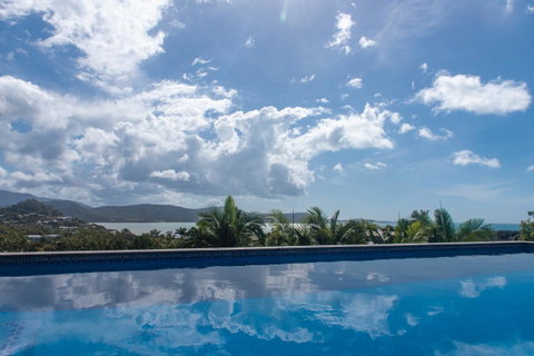 Viewpoint Holiday Home - Cannonvale - Accommodation Port Macquarie 1