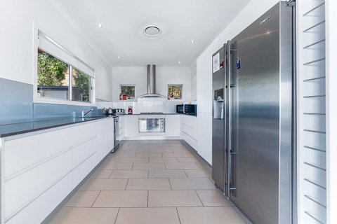 Viewpoint Holiday Home - Cannonvale - Accommodation Port Macquarie 6